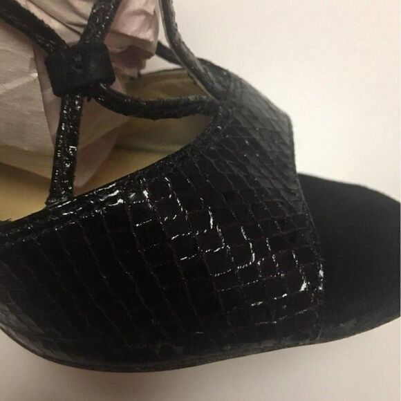 Ivanka Trump caged heels - Picture 8 of 11